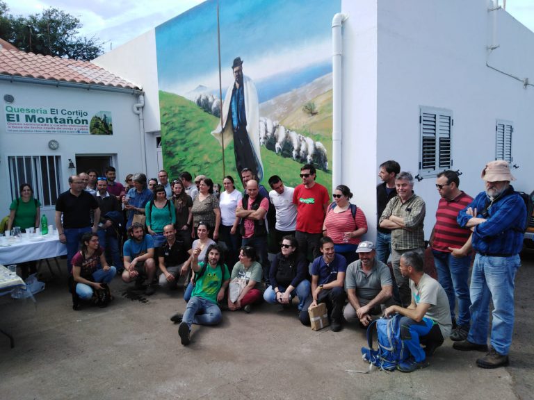 El fuerte arraigo de la cultura trashumante y quesera de Gran Canaria impresiona a los ‘pastores de fuego’ de Europa
