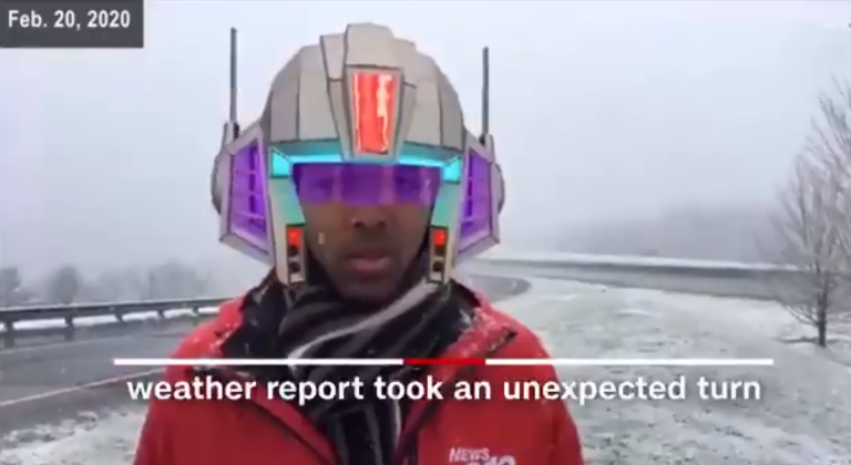 Un reportero transmite en directo sin darse cuenta que tiene los filtros de Facebook activados