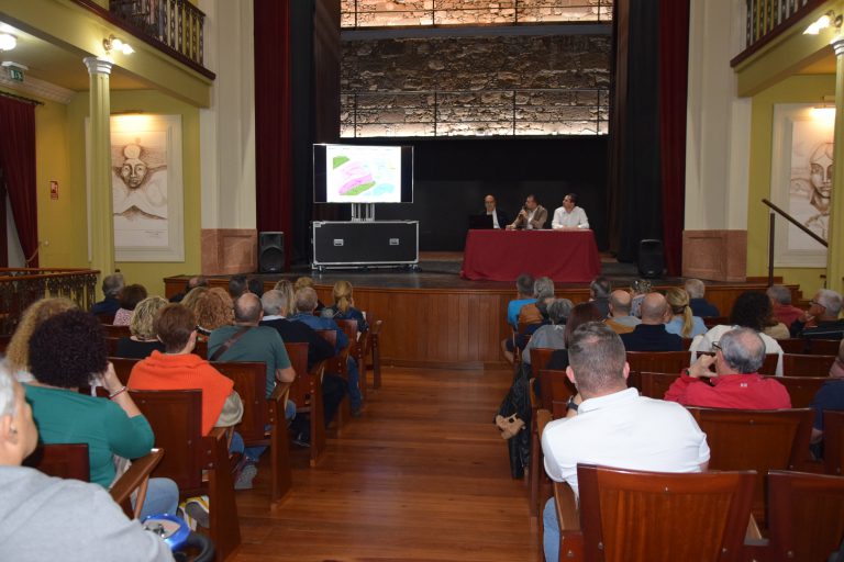 El Ayuntamiento de Gáldar pone fin a medio siglo de enredo urbanístico en la urbanización Playa Canaria