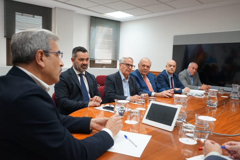 Gobierno y Cecapyme abren una ronda de encuentros para analizar los problemas de la pequeña y mediana empresa