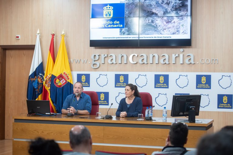 La cueva explorada por el Cabildo en Guayadeque es una de las mayores cavidades funerarias aborigen y tiene mil años de antigüedad