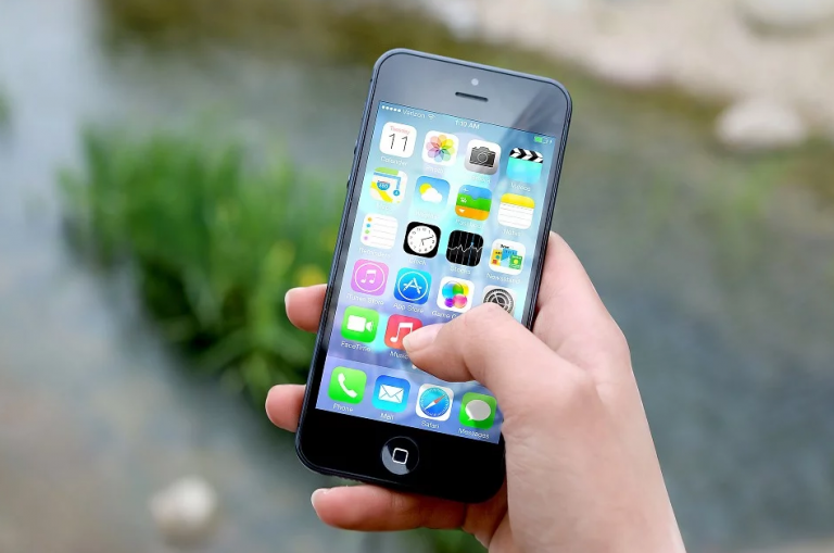 Una vecina de Granada paga con 47.000 euros por una llamada telefónica