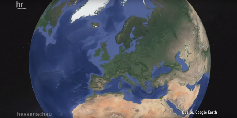 Google Earth capta una proposición de matrimonio gigante escrita en un campo de trigo