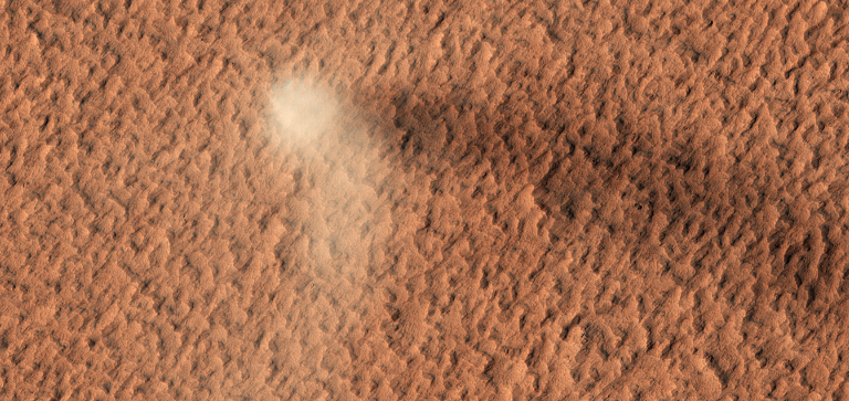 La NASA graba un extraño tornado de polvo que se formó en Marte