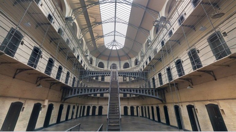 EEUU liberara a cientos de presos para contener el avance del coronavirus