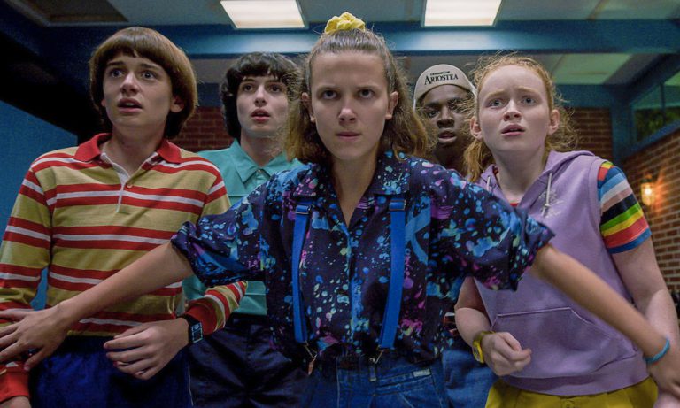Un estudio asegura que ver ‘Stranger Things’ contamina lo mismo que conducir 675  millones de kilómetros en coche