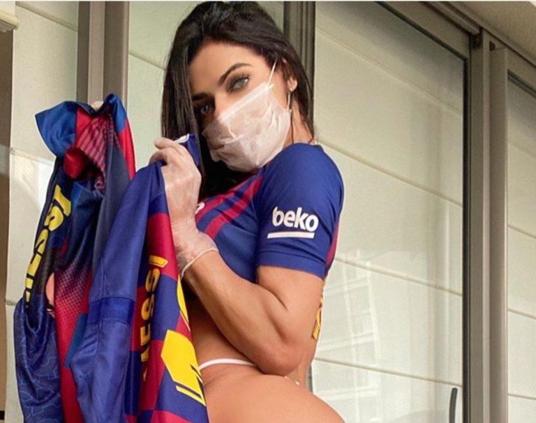 Miss ‘BumBum’ acude al rescate y subastará su colección de camisetas del Barça para combatir el coronavirus