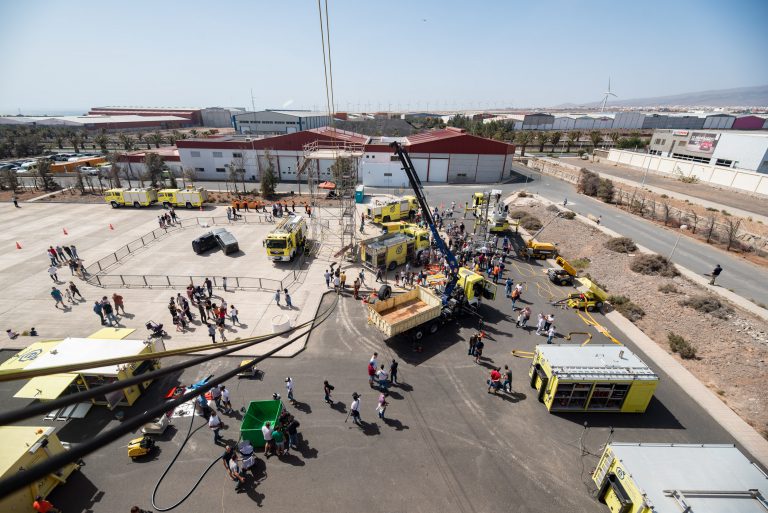 Los bomberos de Gran Canaria se reúnen para celebrar su festividad y hacer equipo