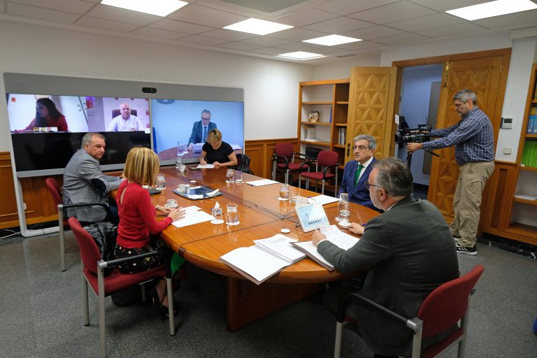 El presidente de Canarias aborda con su Consejo Asesor y los agentes sociales y políticos la evolución del Covid-19 en Canarias