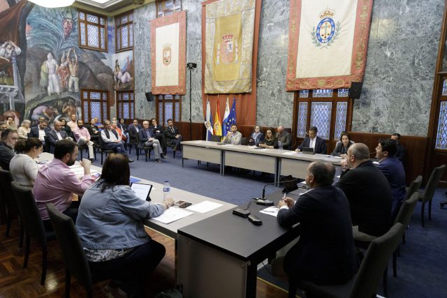 Martín reúne a los ayuntamientos para informar de las medidas de contención del Covid-19 4 20200313 cabildo reunión alcaldes coronavirus 005 1