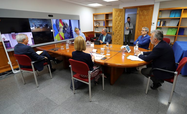 El presidente de Canarias aborda con los portavoces parlamentarios las medidas económicas que ayuden a paliar los efectos del COVID-19
