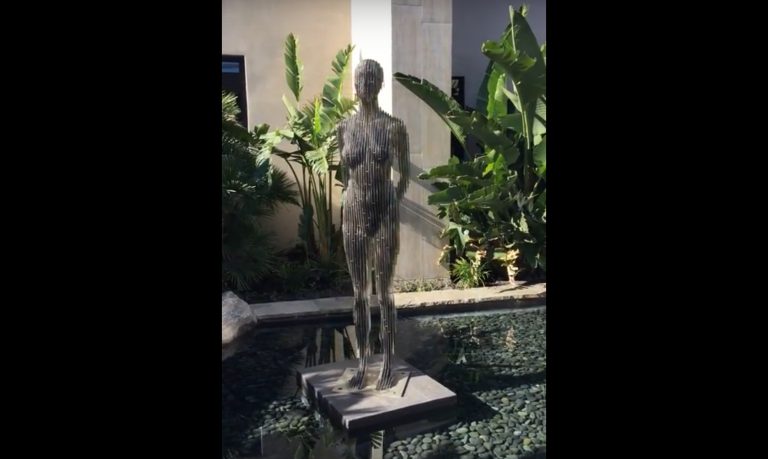 Estas estatuas se vuelven invisibles gracias a la física cuántica