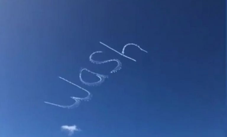 “Lavarse las manos”: el mensaje que un piloto escribió en el cielo