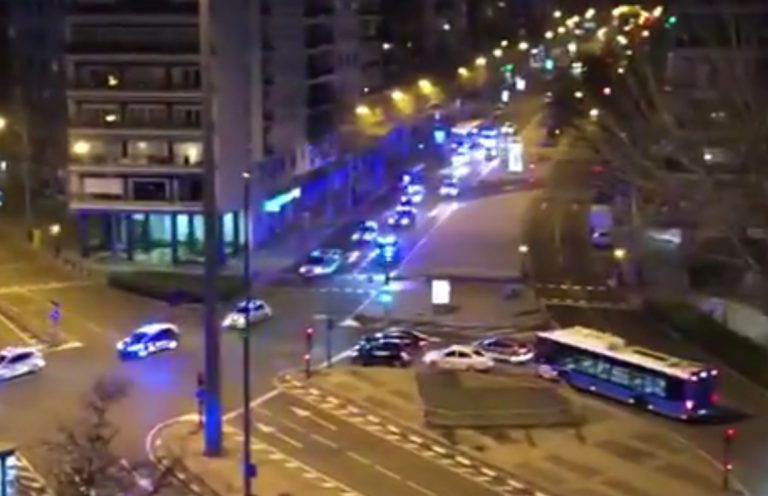 El emotivo homenaje de la Policía a los sanitarios madrileños