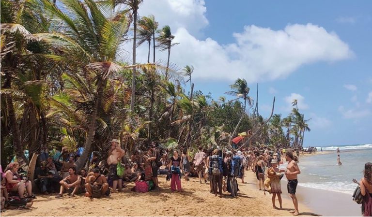 Cientos de personas se encuentran en cuarentena en una paradisiaca playa de Panamá