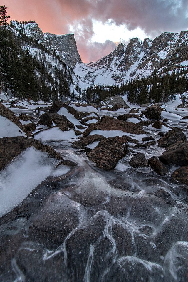 Un fotógrafo retrata las olas heladas de un río congelado de los Estados Unidos 3 93326CDA BB0F 4BE0 A4EF E5CDF3C815CC