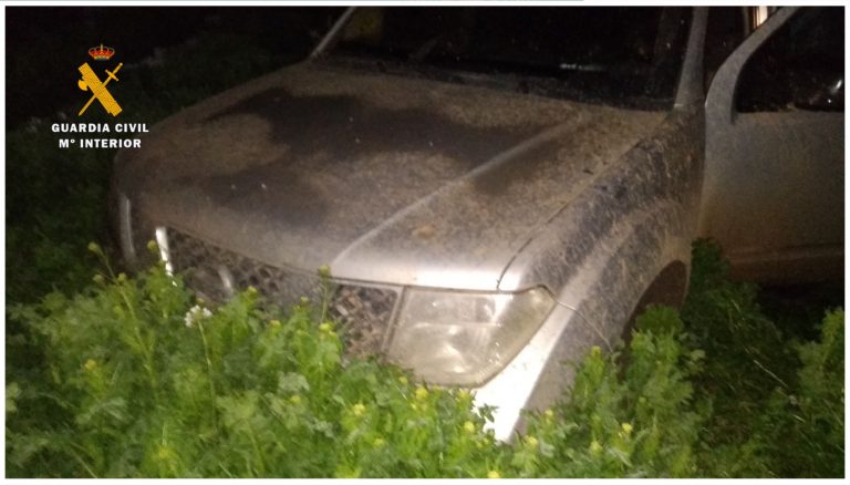 La Rioja: rescatados tres jóvenes atrapados en un coche con el que habían salido al campo para evadir la cuarentena