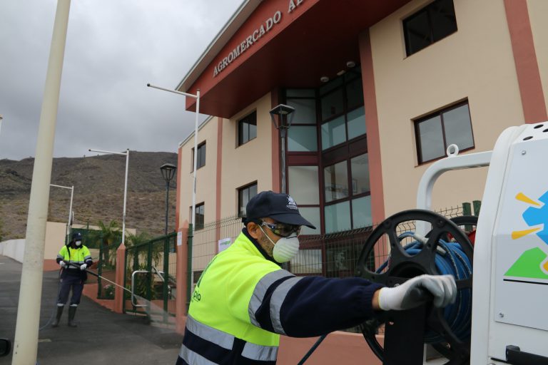 Adeje prosigue con el plan de desinfección 