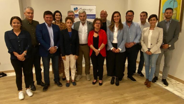 Los municipios turísticos de Canarias solicitan el desbloqueo de casi mil millones que tienen en los bancos como medida de choque contra la crisis