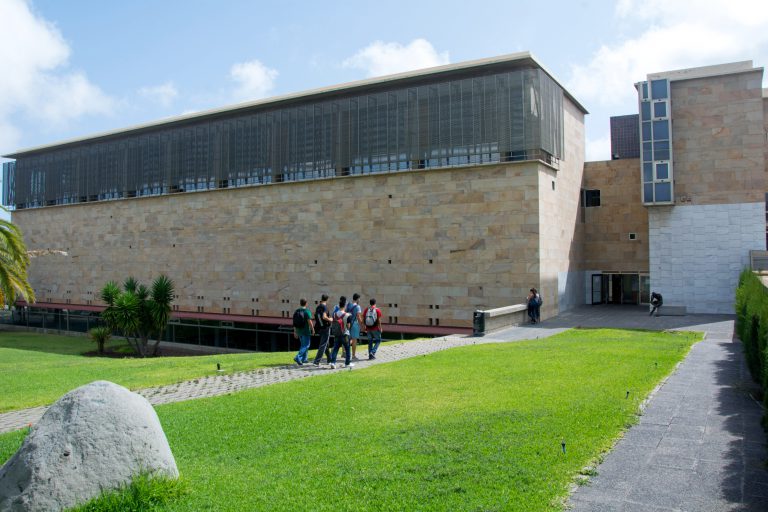 La Biblioteca Universitaria de la ULPGC se suma a la campaña #BibliotecaEnCasa para fomentar el uso telemático de los recursos de información