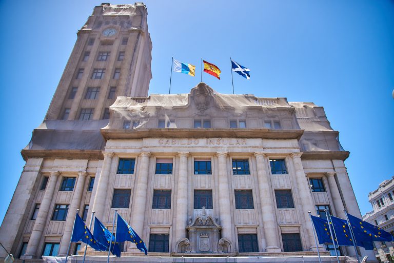 El Cabildo alerta de una encuesta falsa que pide a los mayores datos personales sin permiso legal