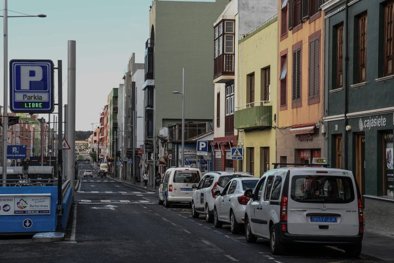 La Laguna regula el sector del taxi para establecer los servicios mínimos y garantizar la seguridad