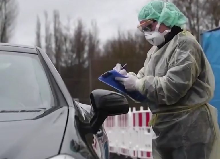 Vigo implementa un sistema 'exprés' para realizar las pruebas del coronavirus desde el coche