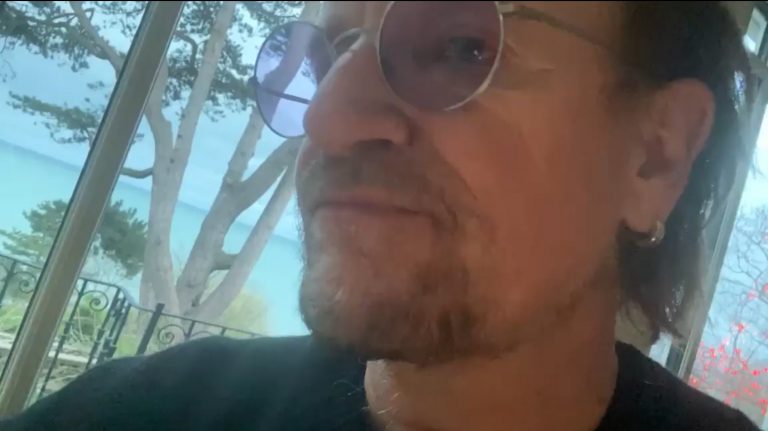 Bono comparte una canción en agradecimiento a los trabajadores que combaten el COVID-19
