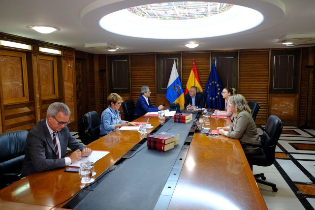 El presidente de Canarias pide tranquilidad y civismo a la población y garantiza el abastecimiento de alimentos y los servicios de centros de salud y farmacias 8 FOTO CONSEJO 1