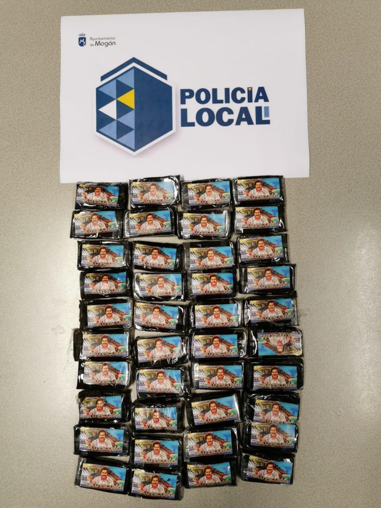 La Policía Local de Mogán detiene a cuatro personas en posesión  de 1 kilo de hachís
