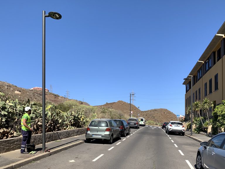 El Ayuntamiento renueva el alumbrado en la urbanización El Gramal con un sistema de iluminación led