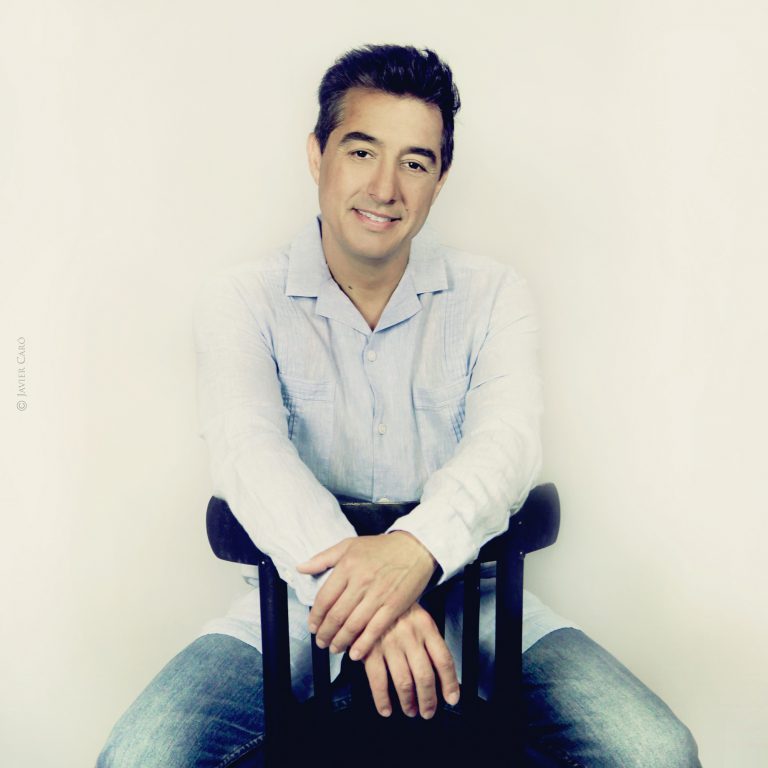 Juan Valderrama presenta en Musicando «Mujeres de carne y verso», un espectáculo sensible que liga música con poesía de autoría femenina   