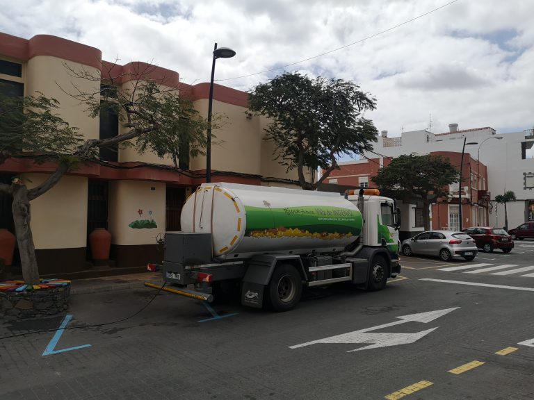 Los Servicios Públicos intensifican la limpieza y desinfección de las zonas más transitadas del municipio  