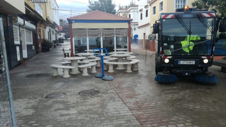 Una unidad de Infantería de Marina se suma a las labores de desinfección preventiva