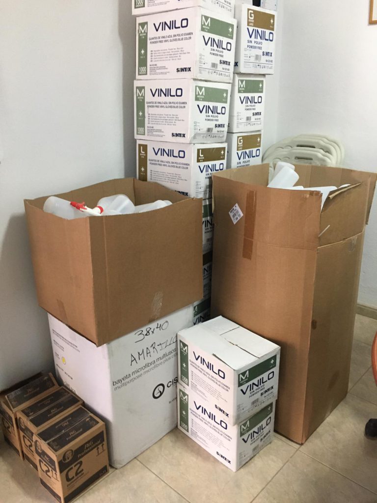 El Ayuntamiento entrega material de prevención contra el Covid-19 a los taxistas del municipio