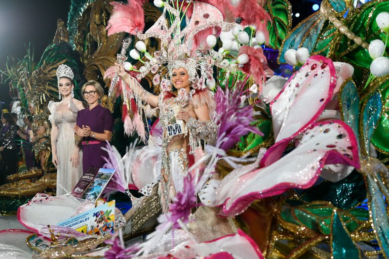 Andrea Encinoso con su ‘Amor eterno’ coronan el Carnaval Internacional de Maspalomas 2020