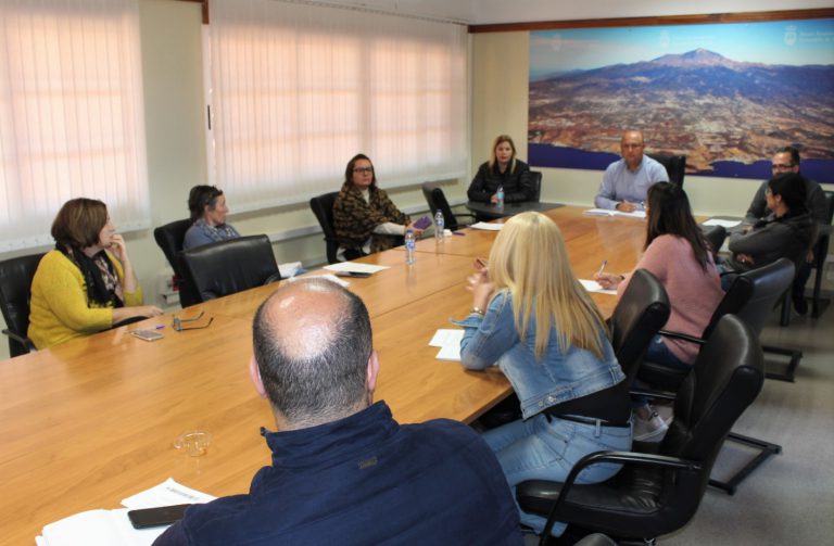 Representantes municipales y de personal se reunieron para establecer los servicios mínimos y esenciales de la administración