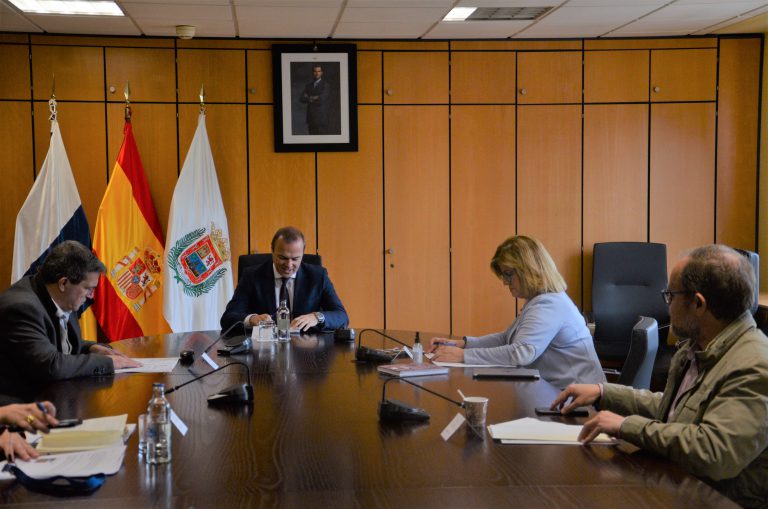 Augusto Hidalgo, ha trasladado a los portavoces municipales las medidas que se han ido adoptando para la prevención y contención del COVID-19