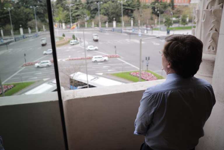 Almeida pide perdón a las familias de los fallecidos en Madrid y confía en agilizar las funerarias lo antes posible