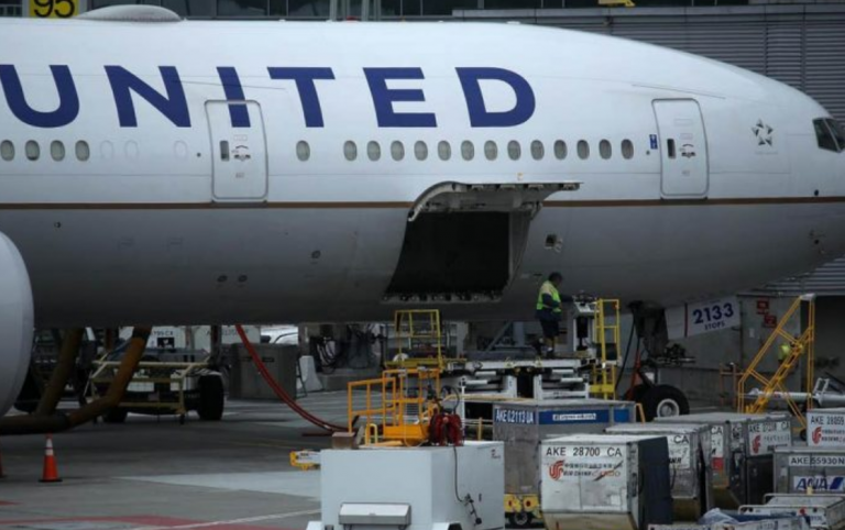 Un avión aterriza de emergencia tras el estornudo de un pasajero