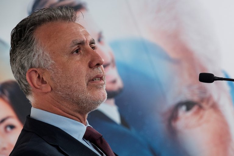 El Gobierno de Canarias establece las medidas para regular el tránsito de pasajeros en puertos y aeropuertos