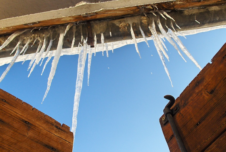 Un trozo de hielo cae y mata a una mujer justo después de hablar sobre su propia muerte