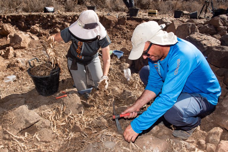 El Cabildo descubre en La Fortaleza estructuras prehispánicas inéditas en Gran Canaria que pudieron ser la antesala de un cementerio