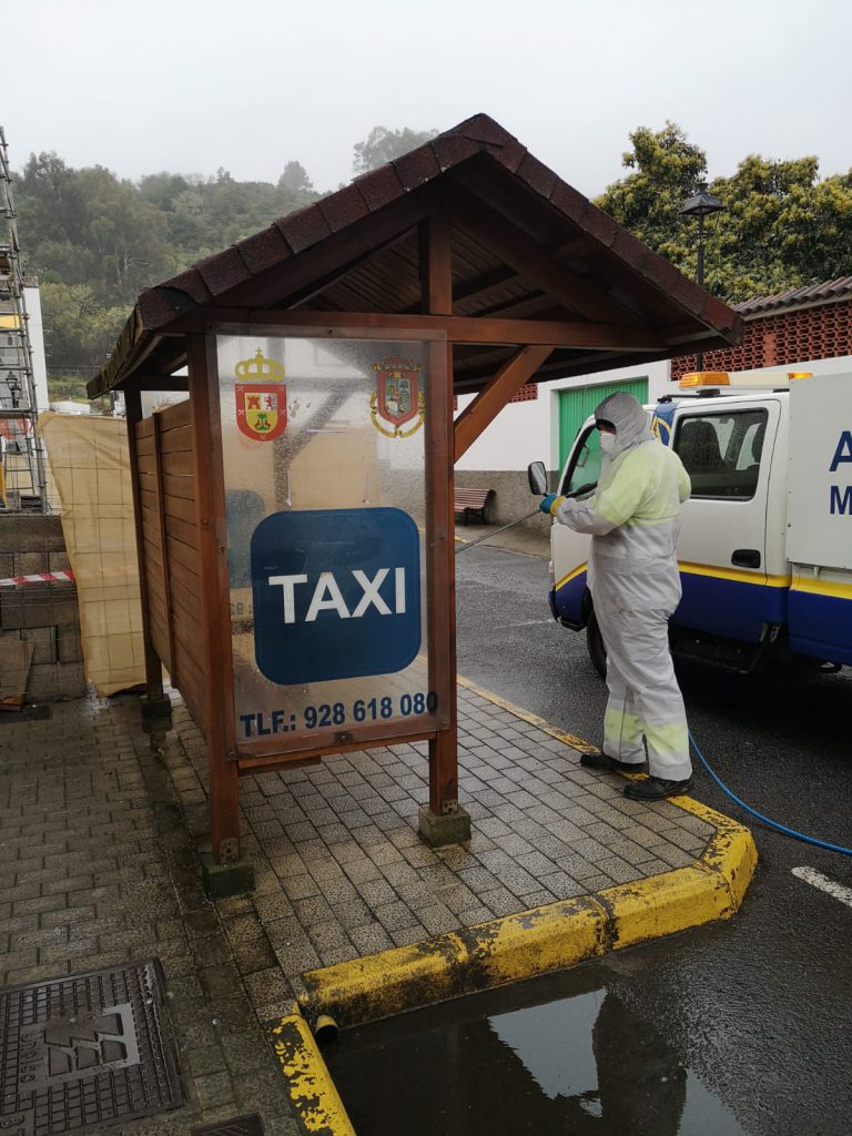 Artenara, Tejeda y Valleseco comienzan las labores de limpieza y desinfección de espacios públicos por la crisis del coronavirus 