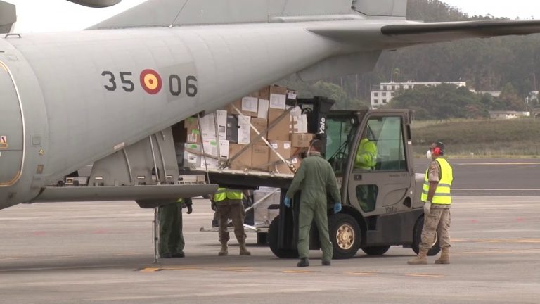 Canarias recibe un pedido de material de protección destinado al personal sanitario