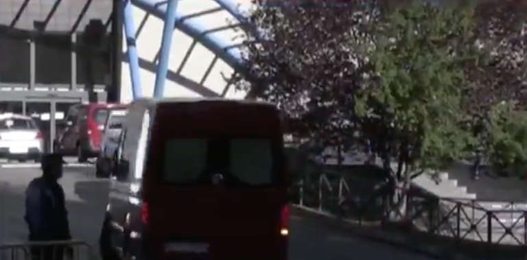 El Palacio de Hielo de Madrid ya funciona como morgue tras el colapso de las funerarias en Madrid