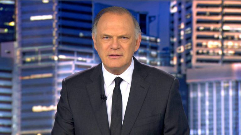 Pedro Piqueras vuelve a presentar su informativo con un mensaje esperanzador