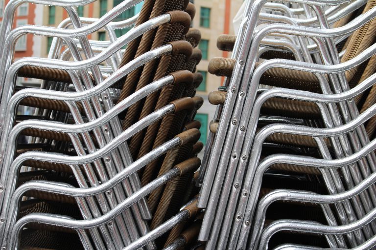 La Comunidad de Madrid obliga a cerrar todos los bares, restaurantes y la gran mayoría de comercios