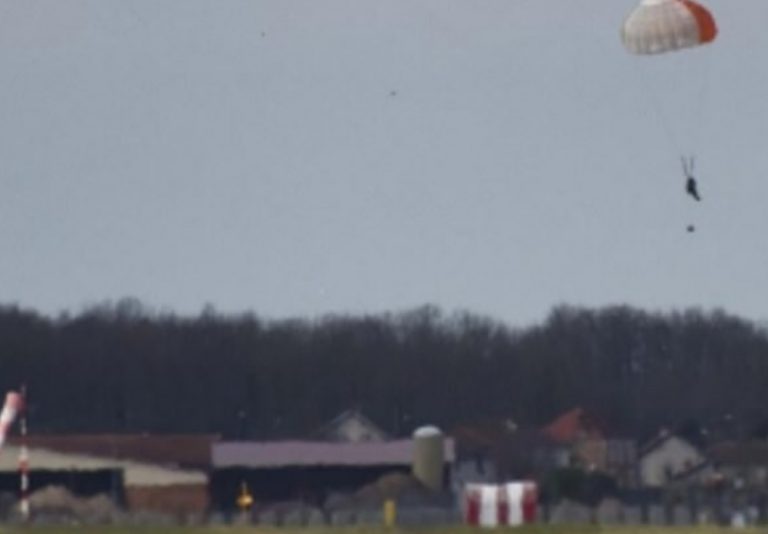 Un jubilado herido tras activar accidentalmente el asiento propulsable de un caza de combate durante el despegue