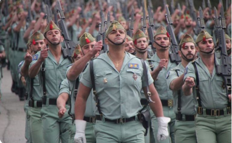 Sancionan a un hombre por hacerse pasar por legionario y realizar controles de tráfico en Granada